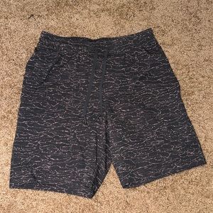 Lululemon Bowline 8” Shorts - Small